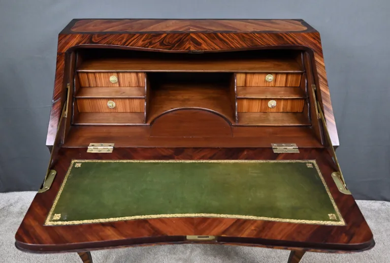 LOUIS XV PERIODE SCHWEITE ZUM SCHREIBTISCH