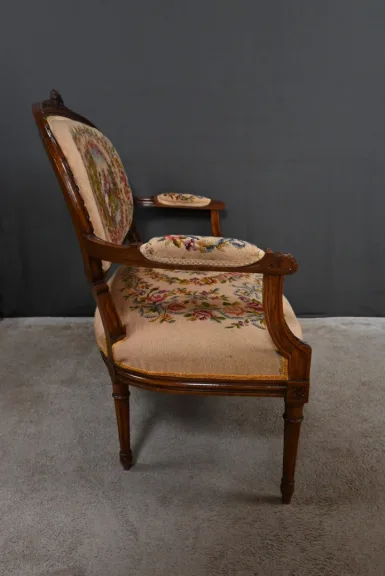 Sofa im Stil Louis XVI.