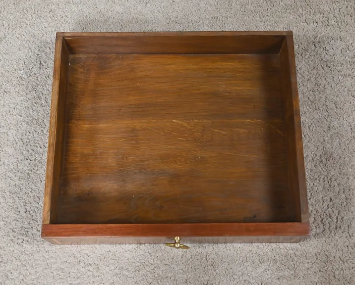 Schrank im Stil Ludwigs XVI.