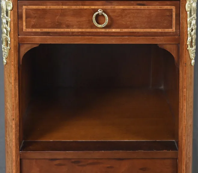 Schrank im Stil Ludwigs XVI.