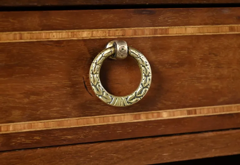 Schrank im Stil Ludwigs XVI.