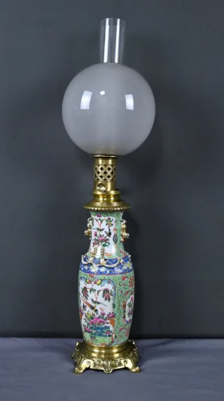 Lampe à Pétrole en Porcelaine de Canton & Bronze, Dynastie Qing, Chine – Fin XIXe