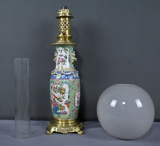 Lampe à Pétrole en Porcelaine de Canton & Bronze, Dynastie Qing, Chine – Fin XIXe