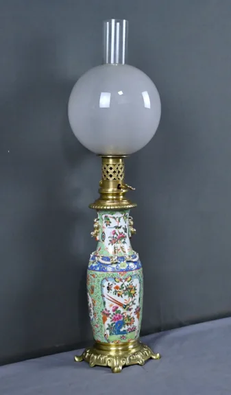 Lampe à Pétrole en Porcelaine de Canton & Bronze, Dynastie Qing, Chine – Fin XIXe