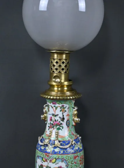Lampe à Pétrole en Porcelaine de Canton & Bronze, Dynastie Qing, Chine – Fin XIXe