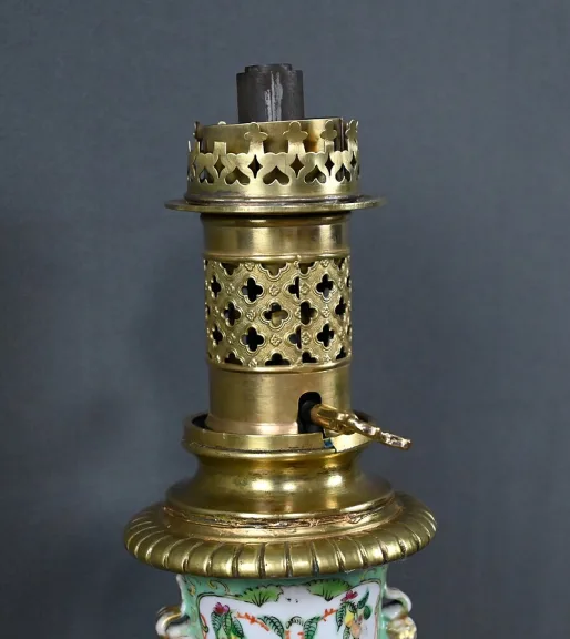 Lampe à Pétrole en Porcelaine de Canton & Bronze, Dynastie Qing, Chine – Fin XIXe