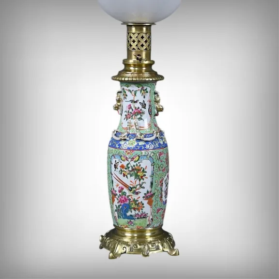 Lampe à Pétrole en Porcelaine de Canton & Bronze, Dynastie Qing, Chine – Fin XIXe