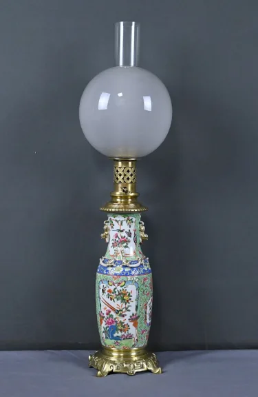 Lampe à Pétrole en Porcelaine de Canton & Bronze, Dynastie Qing, Chine – Fin XIXe
