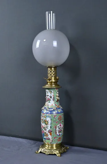 Lampe à Pétrole en Porcelaine de Canton & Bronze, Dynastie Qing, Chine – Fin XIXe