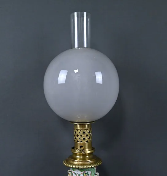Lampe à Pétrole en Porcelaine de Canton & Bronze, Dynastie Qing, Chine – Fin XIXe