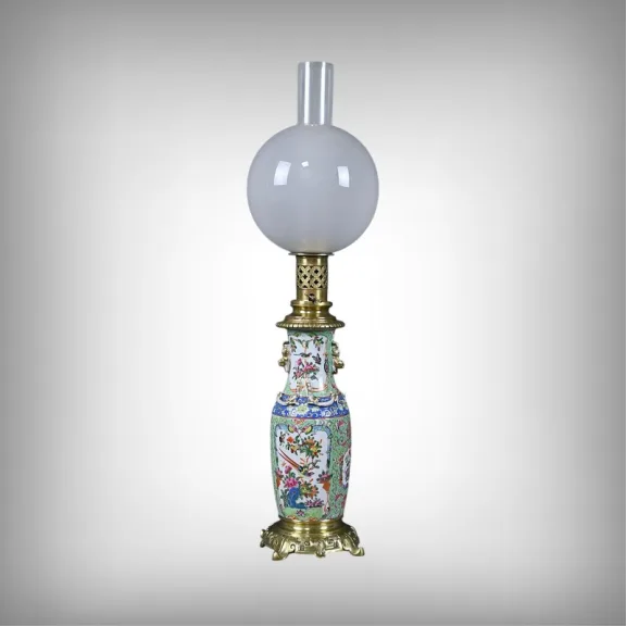 Lampe à Pétrole en Porcelaine de Canton & Bronze, Dynastie Qing, Chine – Fin XIXe