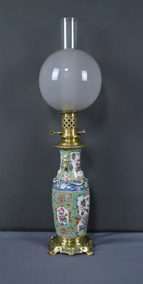 Lampe à Pétrole en Porcelaine de Canton & Bronze, Dynastie Qing, Chine – Fin XIXe