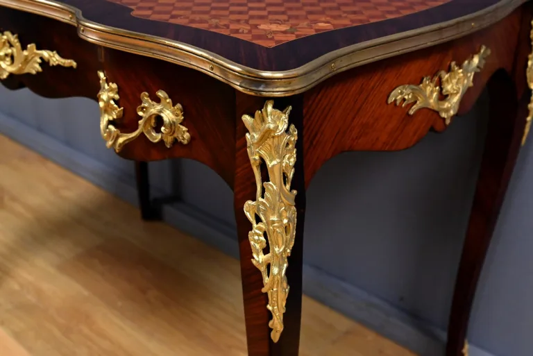 Table-Bureau en Palissandre, Bois de Rose et Acajou, style Louis XV – Début XXe