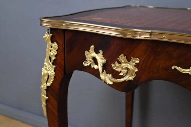 Table-Bureau en Palissandre, Bois de Rose et Acajou, style Louis XV – Début XXe