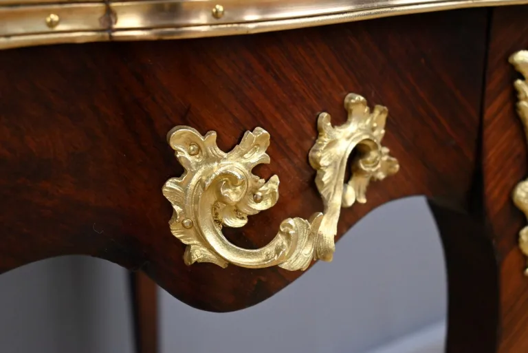 Table-Bureau en Palissandre, Bois de Rose et Acajou, style Louis XV – Début XXe