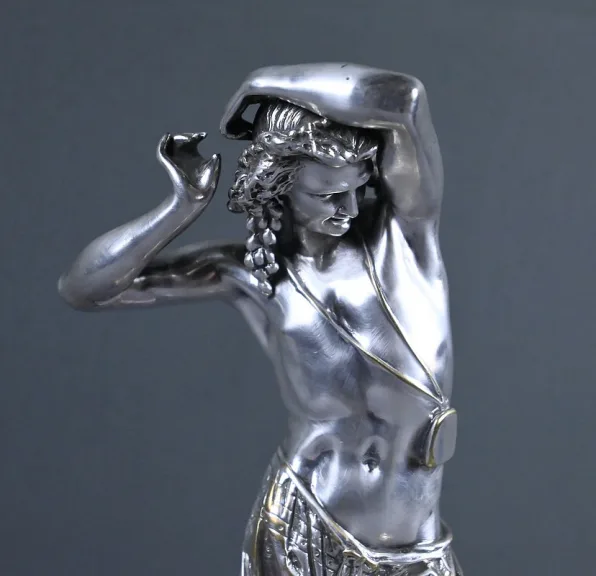 SILBERVERGOLDETE STATUETTE von A. CARRIER