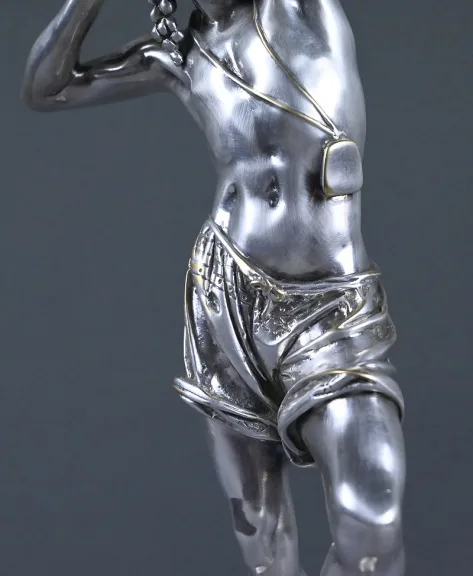 SILBERVERGOLDETE STATUETTE von A. CARRIER