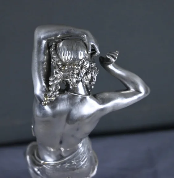 SILBERVERGOLDETE STATUETTE von A. CARRIER