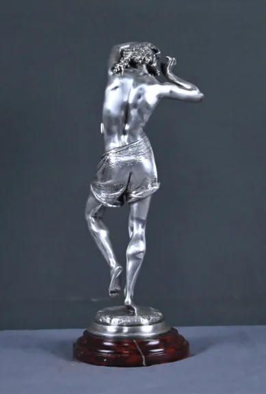SILBERVERGOLDETE STATUETTE von A. CARRIER