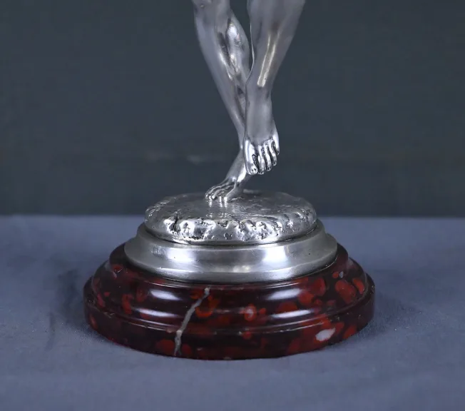 SILBERVERGOLDETE STATUETTE von A. CARRIER