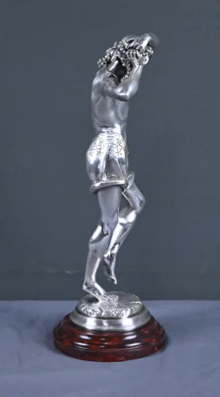 SILBERVERGOLDETE STATUETTE von A. CARRIER