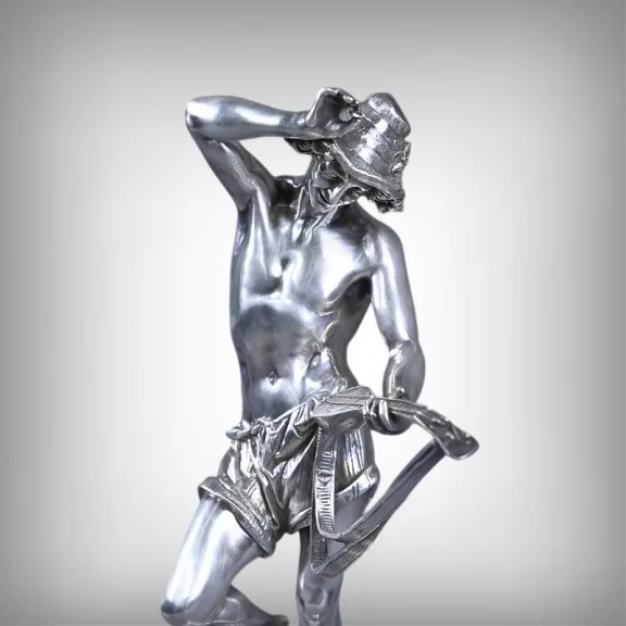 SILBERVERGOLDETE STATUETTE von A. CARRIER