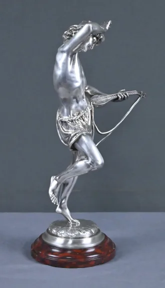 SILBERVERGOLDETE STATUETTE von A. CARRIER