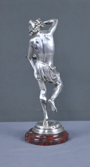 SILBERVERGOLDETE STATUETTE von A. CARRIER