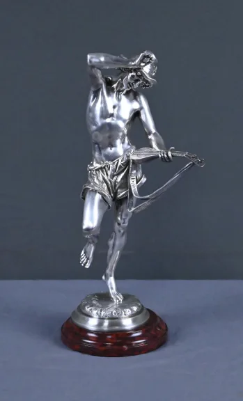 SILBERVERGOLDETE STATUETTE von A. CARRIER