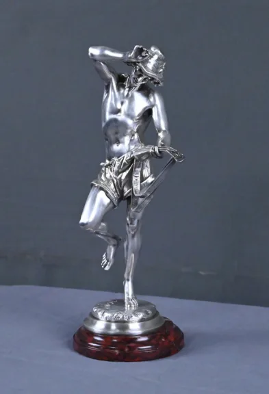 SILBERVERGOLDETE STATUETTE von A. CARRIER