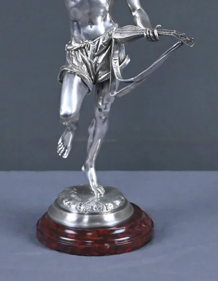 SILBERVERGOLDETE STATUETTE von A. CARRIER