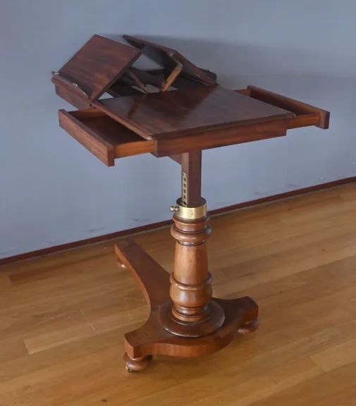 Table de Lecture en Acajou, époque Victorienne, Angleterre – Milieu XIXe