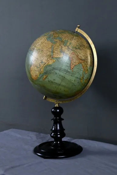 GLOBE signiert M.. VIVIEN DE SAINT MARTIN