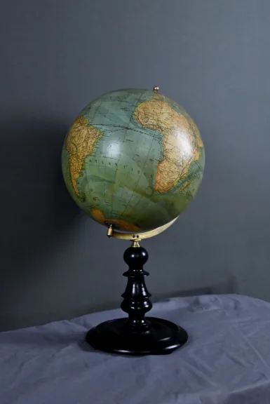 GLOBE signiert M.. VIVIEN DE SAINT MARTIN
