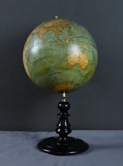 GLOBE signiert M.. VIVIEN DE SAINT MARTIN