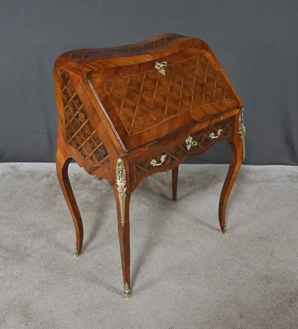 Petit Bureau de Dame en Marqueterie, style Louis XV – 1ère partie XXe