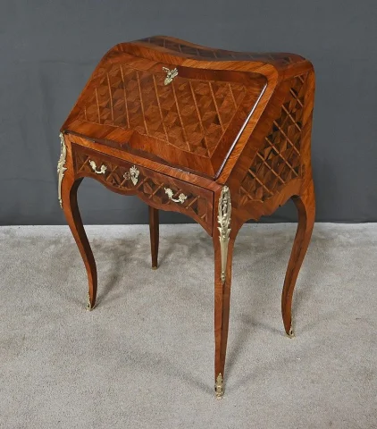 Petit Bureau de Dame en Marqueterie, style Louis XV – 1ère partie XXe