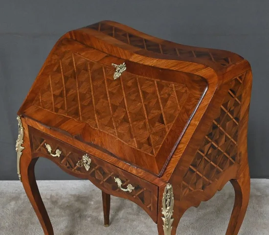 Petit Bureau de Dame en Marqueterie, style Louis XV – 1ère partie XXe