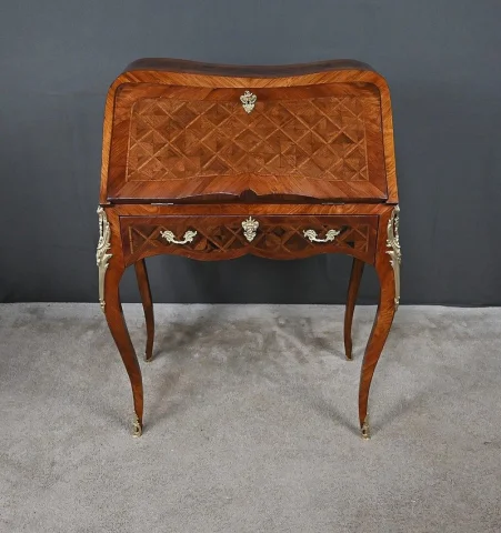 Petit Bureau de Dame en Marqueterie, style Louis XV – 1ère partie XXe