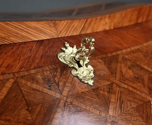 Petit Bureau de Dame en Marqueterie, style Louis XV – 1ère partie XXe