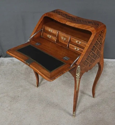 Petit Bureau de Dame en Marqueterie, style Louis XV – 1ère partie XXe