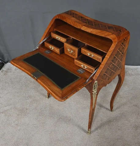 Petit Bureau de Dame en Marqueterie, style Louis XV – 1ère partie XXe