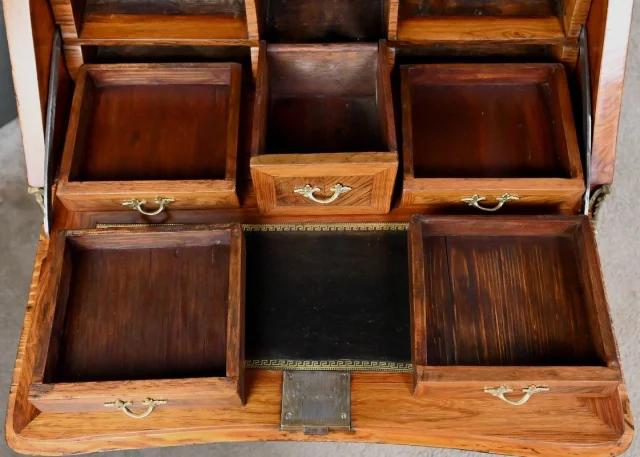 Petit Bureau de Dame en Marqueterie, style Louis XV – 1ère partie XXe