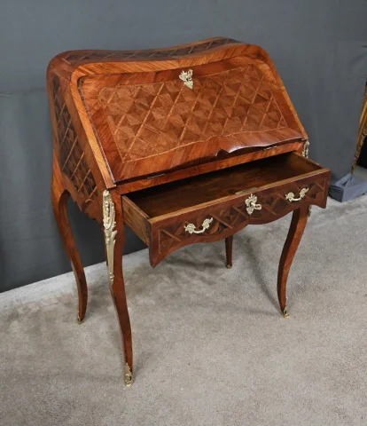 Petit Bureau de Dame en Marqueterie, style Louis XV – 1ère partie XXe