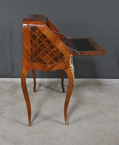 Petit Bureau de Dame en Marqueterie, style Louis XV – 1ère partie XXe