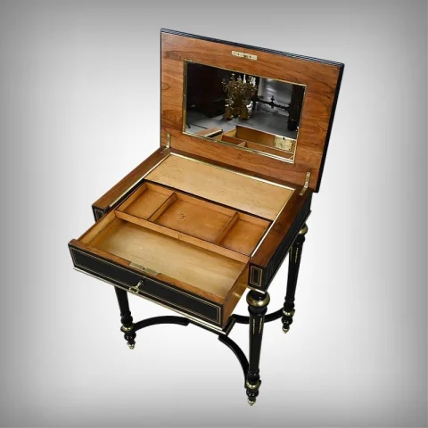 Table à Ouvrage en Bois noirci, époque Napoléon III – 2ème partie XIXe