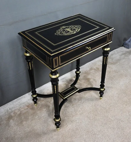 Table à Ouvrage en Bois noirci, époque Napoléon III – 2ème partie XIXe