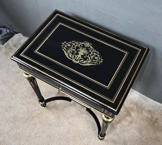 Table à Ouvrage en Bois noirci, époque Napoléon III – 2ème partie XIXe