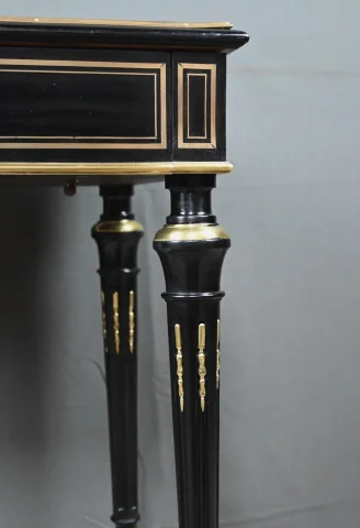 Table à Ouvrage en Bois noirci, époque Napoléon III – 2ème partie XIXe