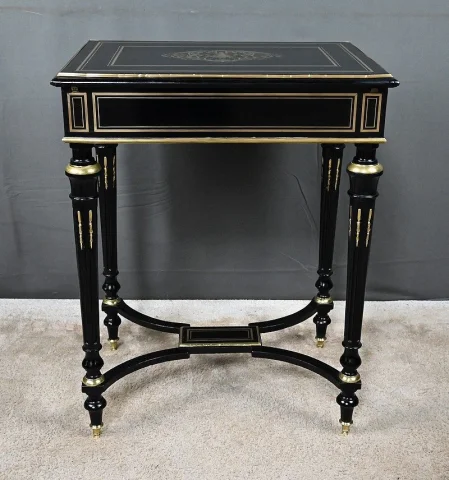 Table à Ouvrage en Bois noirci, époque Napoléon III – 2ème partie XIXe